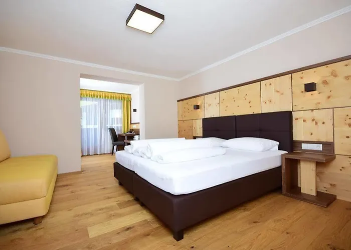 尔尼比肯霍夫酒店 2* 索尔登